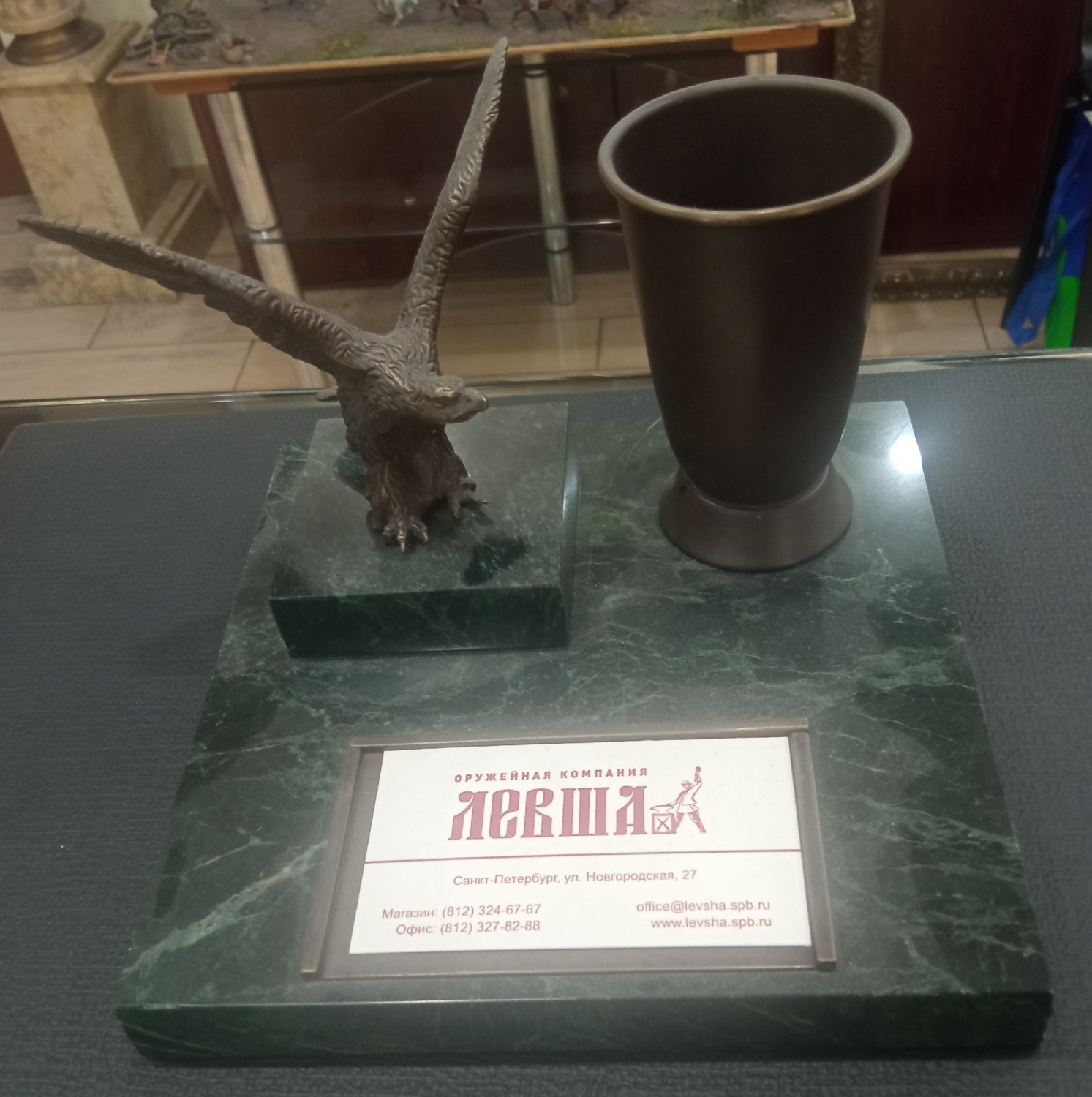 подставка д/визиток и ручек "орёл" бронза и мрамор фото